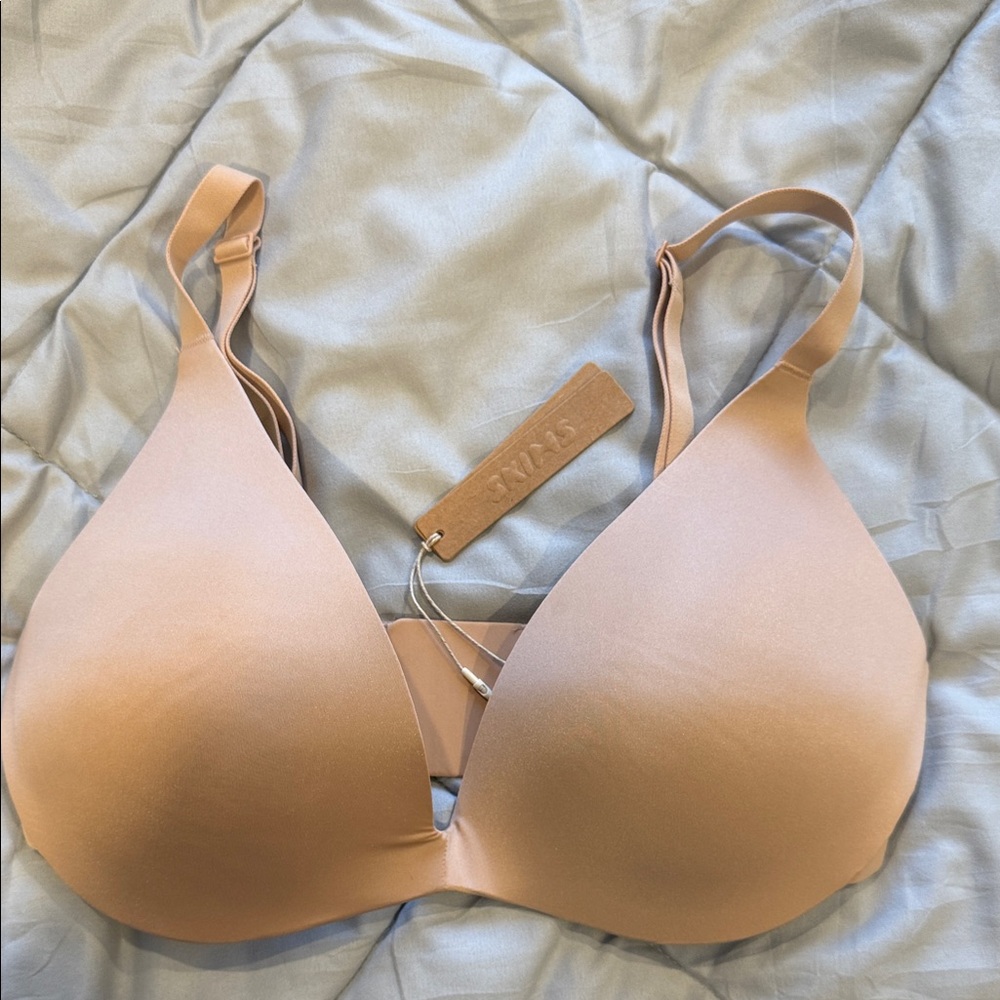 SKIMS Wireless Form - Wireless Super Push-Up Bra - 34D - Clay